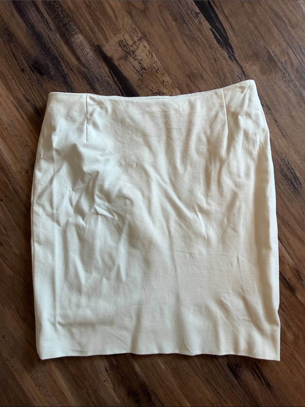Akris Punto Elegant White Skirt